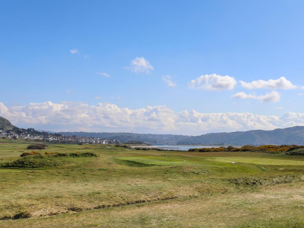 Bryn Tirion - Penrhynside Villa Conwy Eksteriør bilde